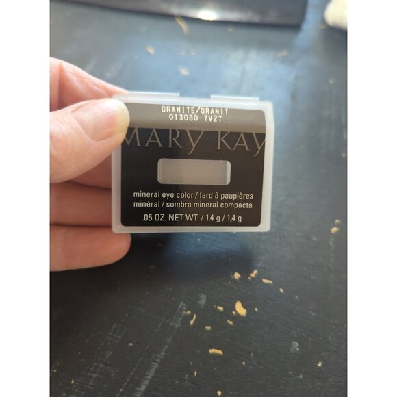 Mary Kay ~ Magnetic case Mineral Eye Shadow ~ Granite 013080 - Picture 1 of 2